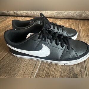 Men’s Nike 11.5 black and white shoes
